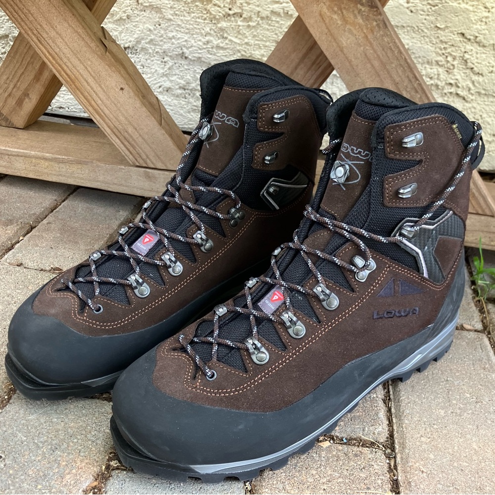 Lowa Men's Brown & Black Waterproof Trekking Boots